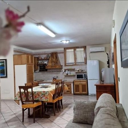 Casa Erre Lägenhet Lusciano Exteriör bild